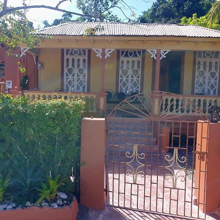 Mesmerize Guest House Πορτ Αντόνιο Εξωτερικό φωτογραφία