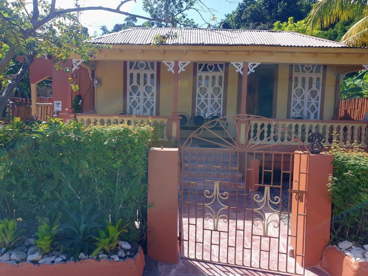 Mesmerize Guest House Πορτ Αντόνιο Εξωτερικό φωτογραφία