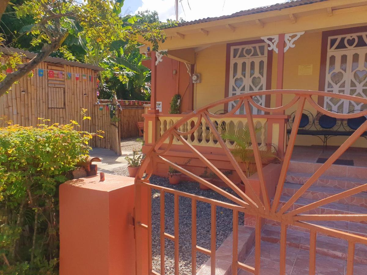 Mesmerize Guest House Πορτ Αντόνιο Εξωτερικό φωτογραφία